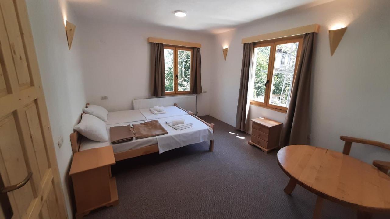 Hotel Ravnjak Dobrilovina Εξωτερικό φωτογραφία