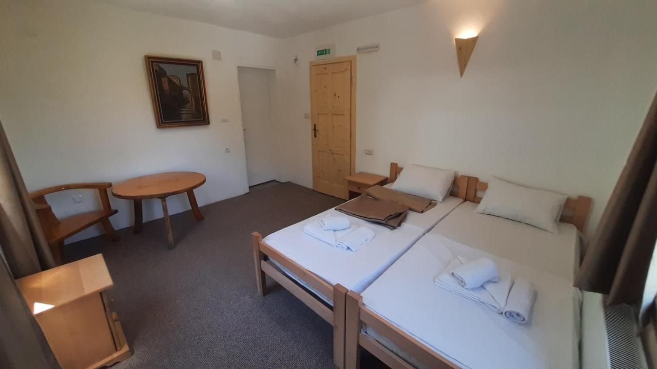Hotel Ravnjak Dobrilovina Εξωτερικό φωτογραφία